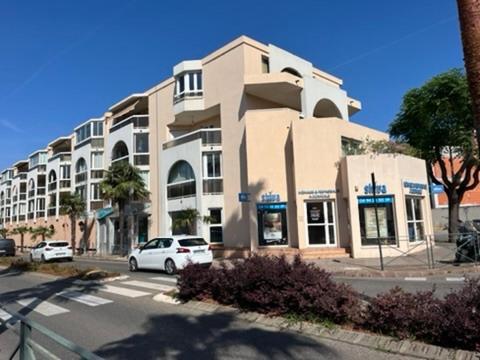 T2! 3 Ou 4 Personnes Centre Ville Neuf Avec Garage Санари-сюр-Мер Екстериор снимка