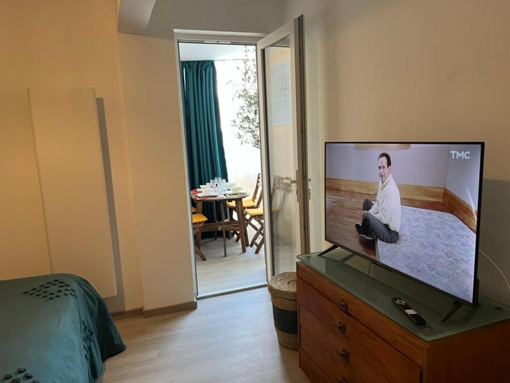 T2! 3 Ou 4 Personnes Centre Ville Neuf Avec Garage Санари-сюр-Мер Екстериор снимка