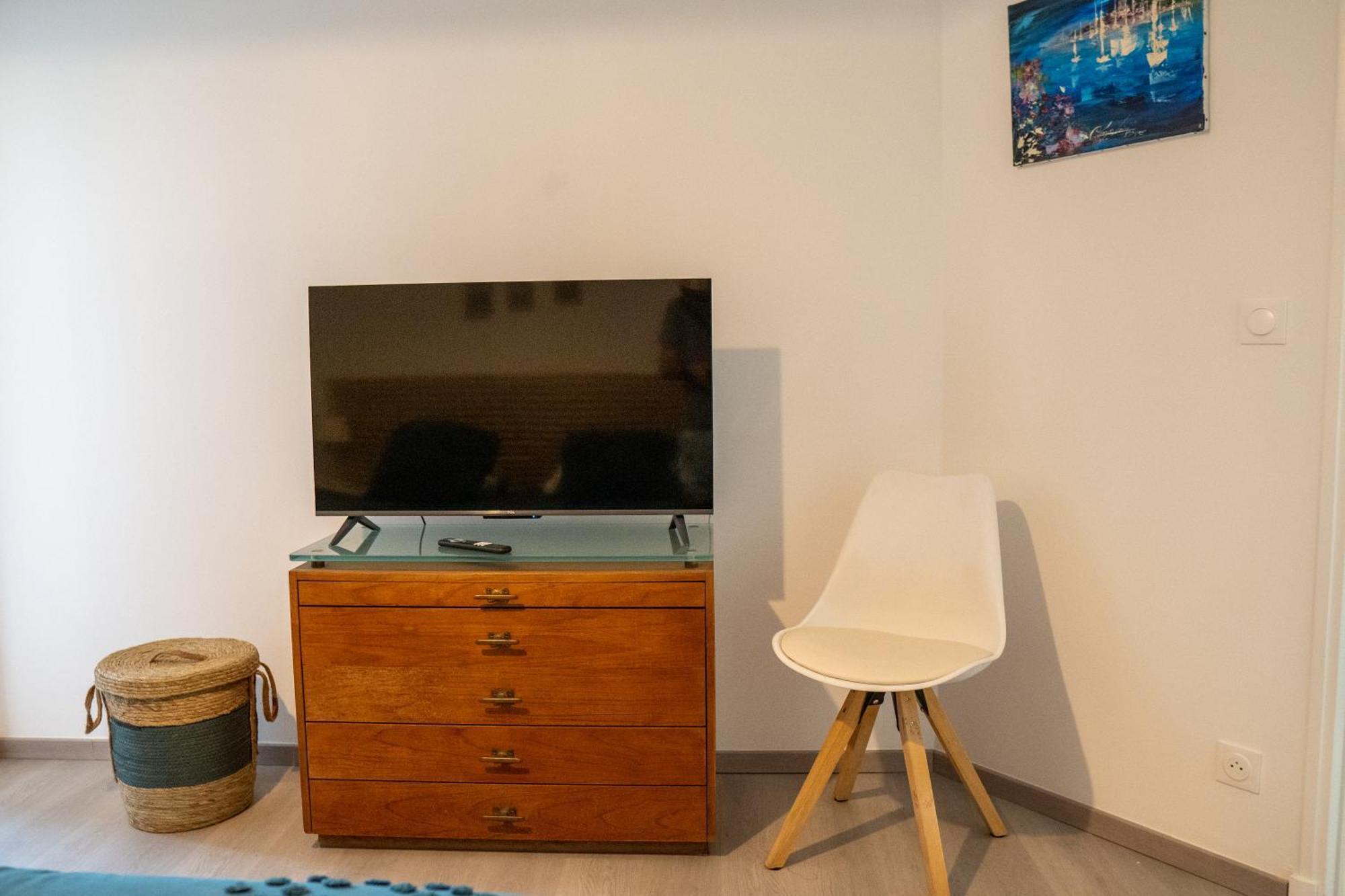 T2! 3 Ou 4 Personnes Centre Ville Neuf Avec Garage Санари-сюр-Мер Екстериор снимка