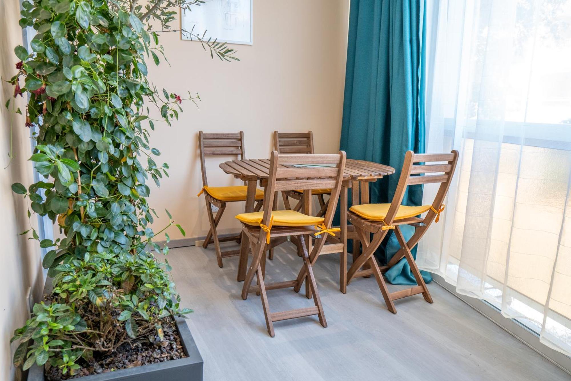 T2! 3 Ou 4 Personnes Centre Ville Neuf Avec Garage Санари-сюр-Мер Екстериор снимка